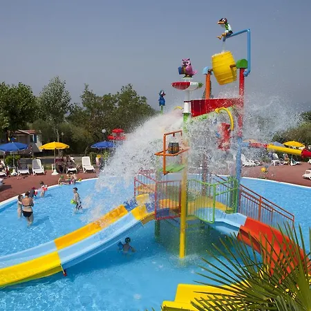 مكان تخييم Serenella 3*