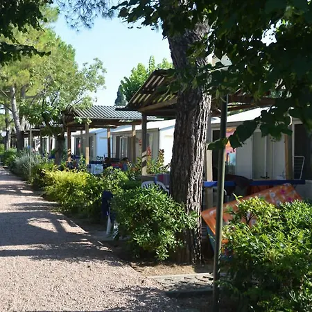 مكان تخييم Serenella 3*